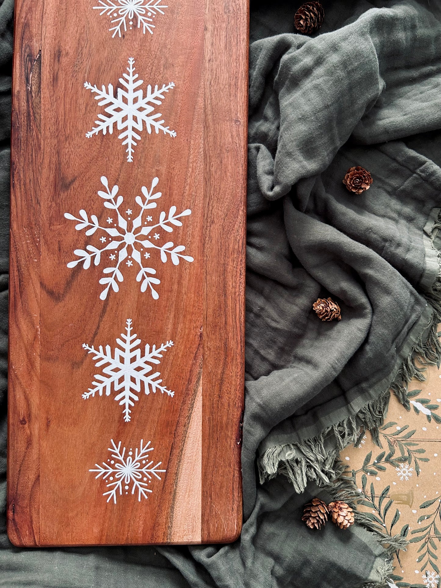 Snowflake Long Wooden Board (Hand Painted, Decorative)