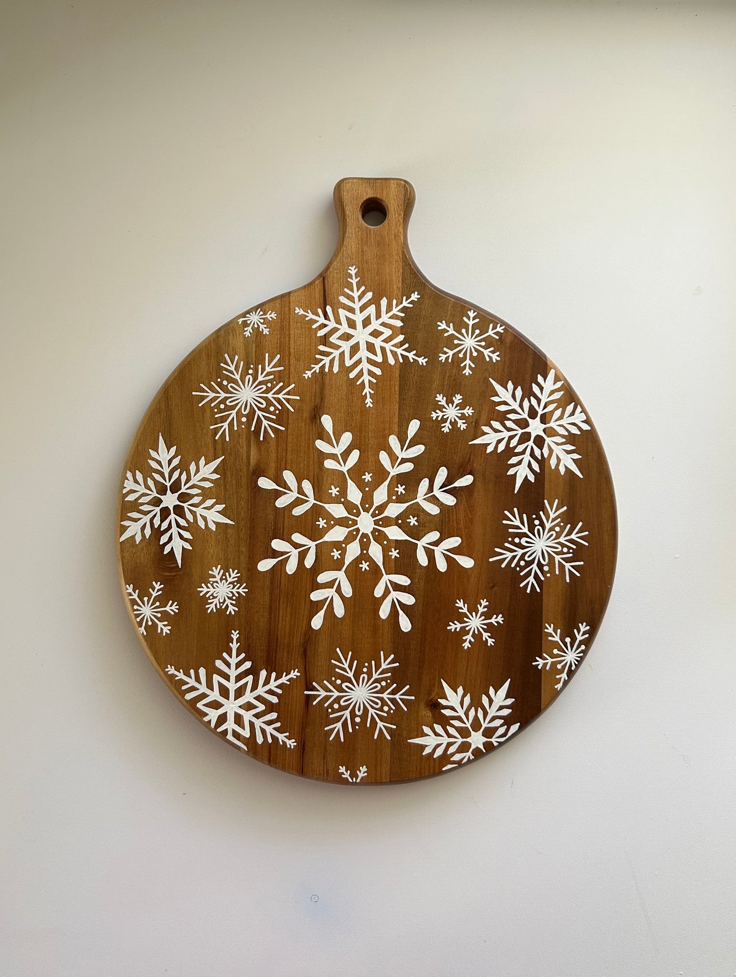 Snowflake Round Wooden Board (Hand Painted Decorative Board)